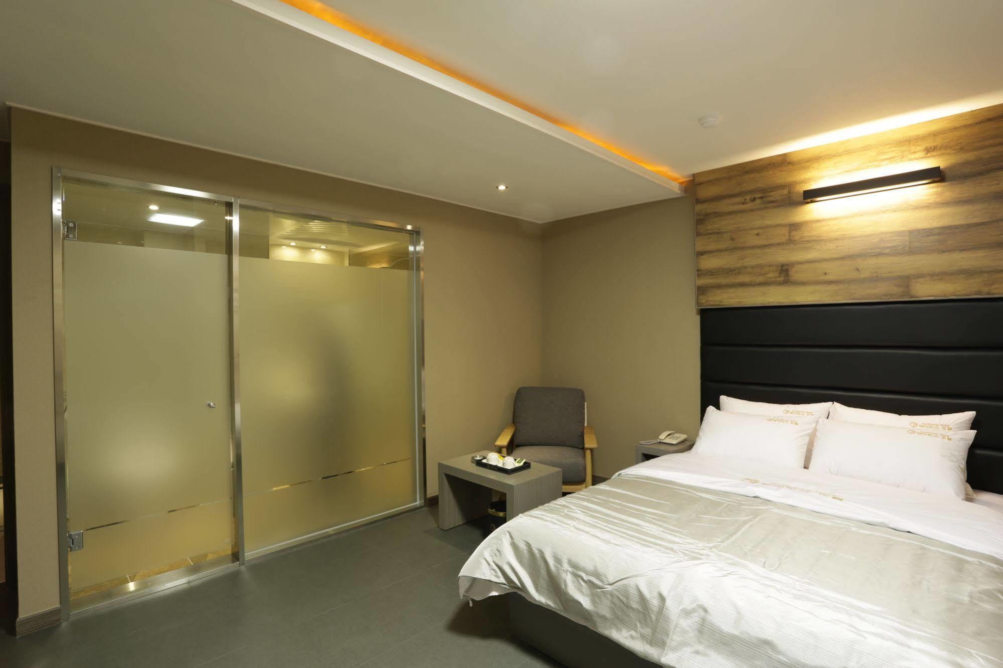 Radiance Tourist Hotel กอเจ ภายนอก รูปภาพ